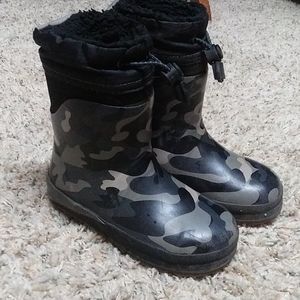 Boys size 9/10 rain/snow boots